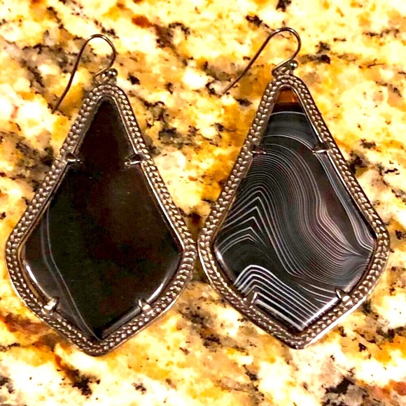 New KENDRA SCOTT Alexandra Black Agate Arabesque Drop Earrings 2” Gunmetal Frame - Picture 1 of 3